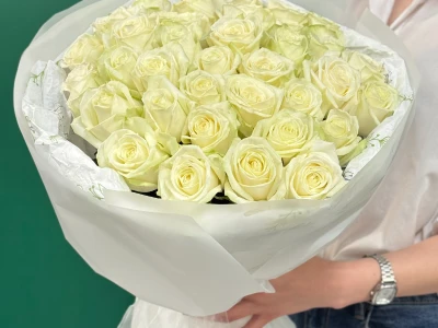 Букет из 35 белых роз