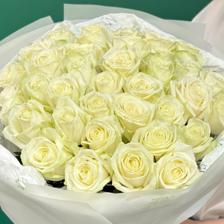 Букет из 35 белых роз