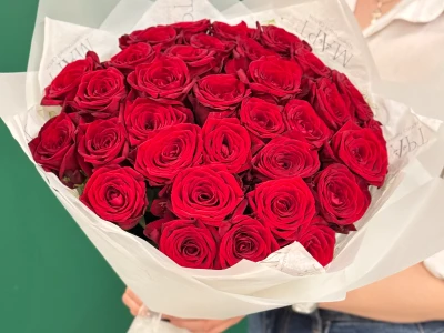 Монобукет из красных роз размера L