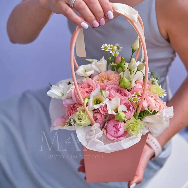 Композиция Кустовых Роз, Эустом и Танацетум