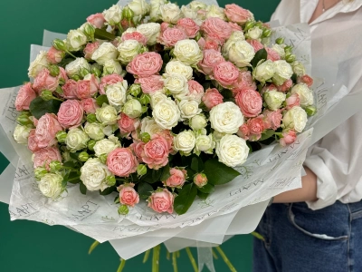 Микс из 35 кустовых роз «Поцелуй ангела»