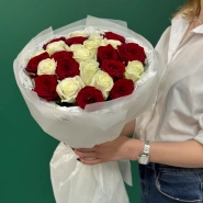 Букет микс из 25 красных и белых роз &laquo;Во имя любви&raquo; 0