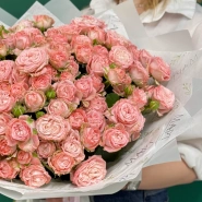 Букет из 25 розовых пионовидных кустовых роз &laquo;Первое дыхание&raquo; 1
